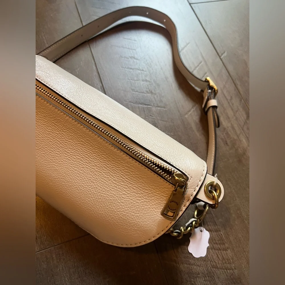 Vintage CHAIN BELT BAG WITH QUILTING IN WHITE 

Style No. C0851 - Picture 9 of 13